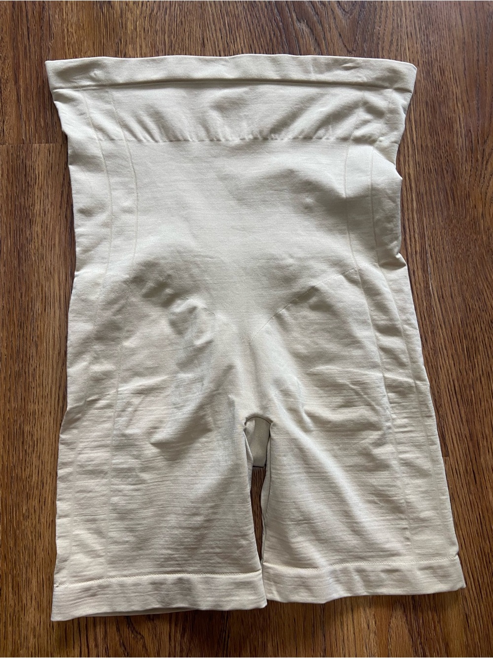 Seamless High-Waist Shaping Shorts in Cream